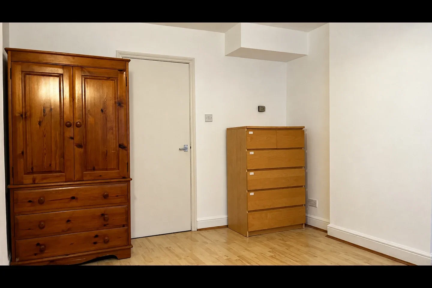 Flat Ongar Road in Greater London