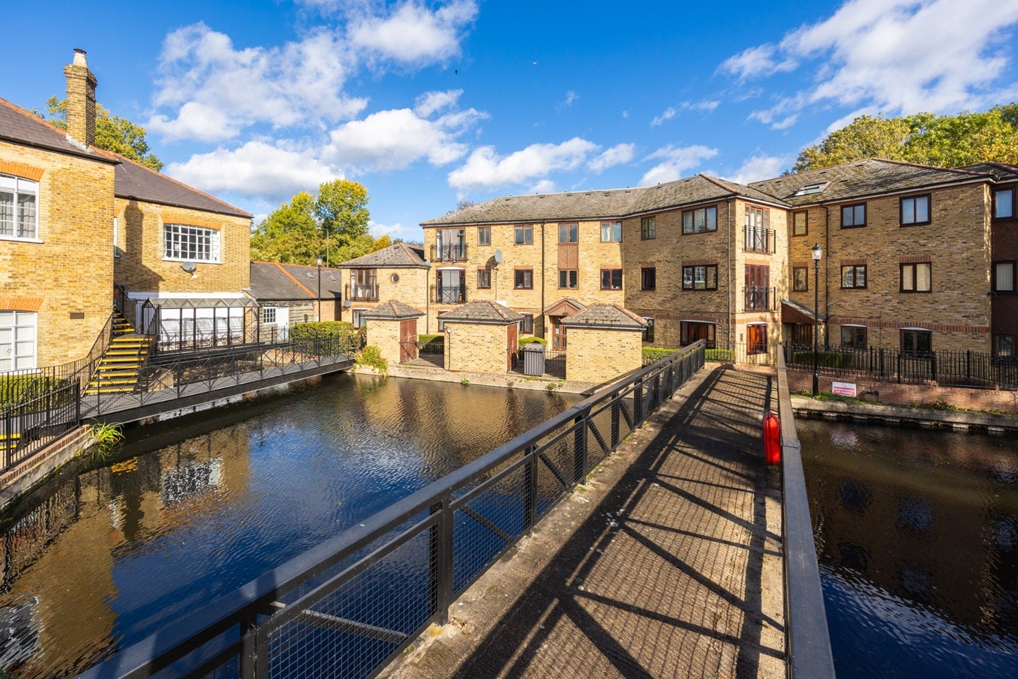 Flat Wandle Road in Greater London