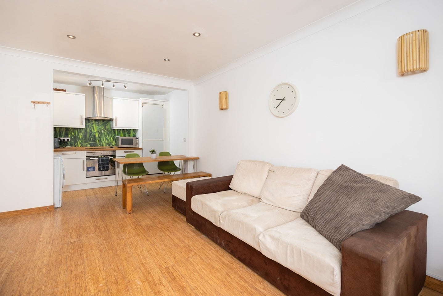 Flat Wandle Road in Greater London