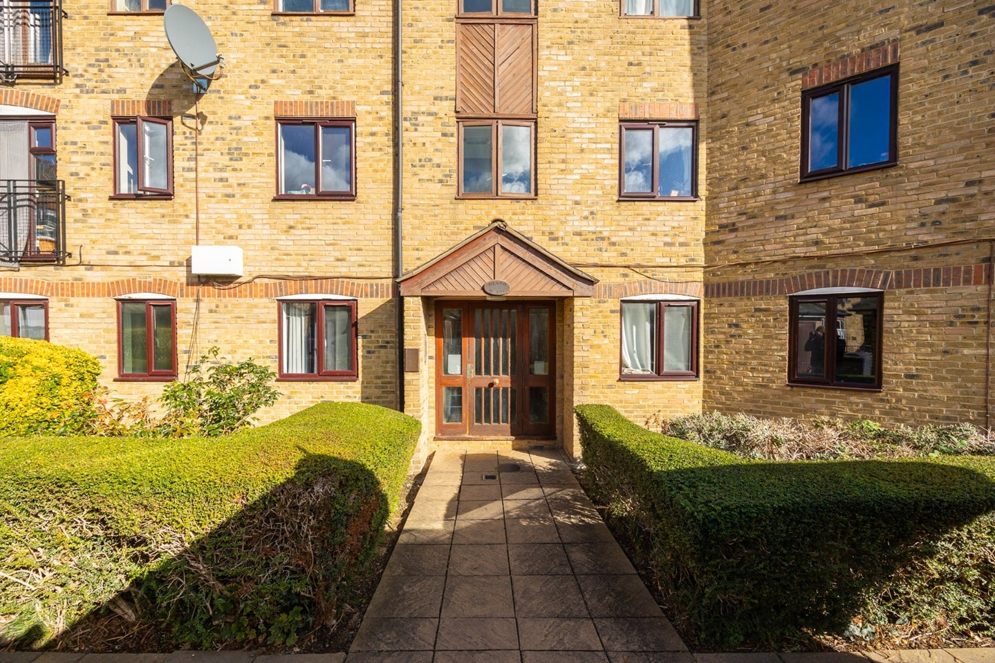 Flat Wandle Road in Greater London
