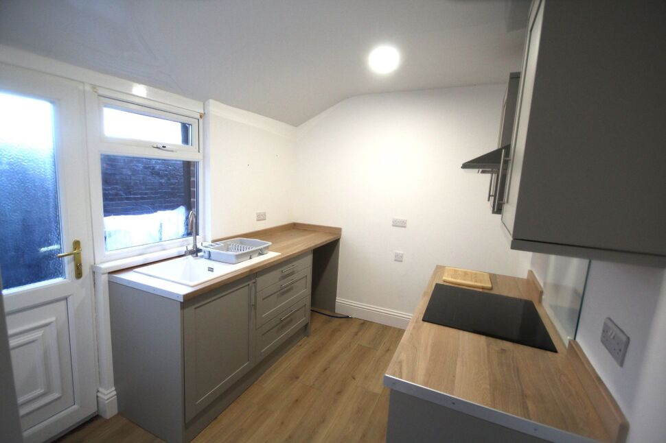 Flat Gladstone Terrace in Sunniside