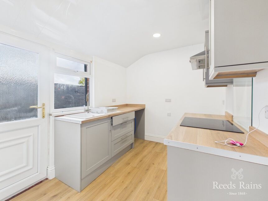 Flat Gladstone Terrace in Sunniside
