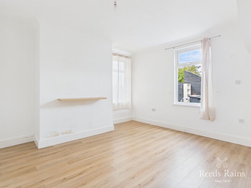 Flat Gladstone Terrace in Sunniside