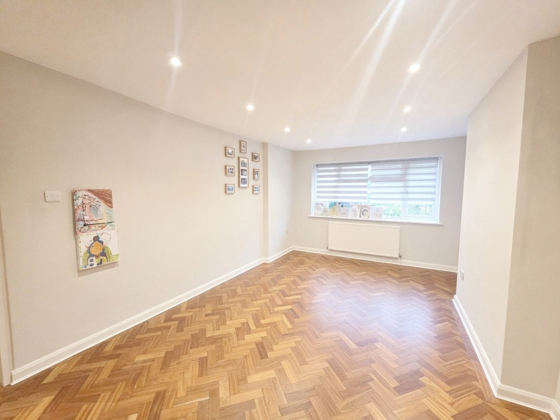 Flat Summer Grove in Hertsmere