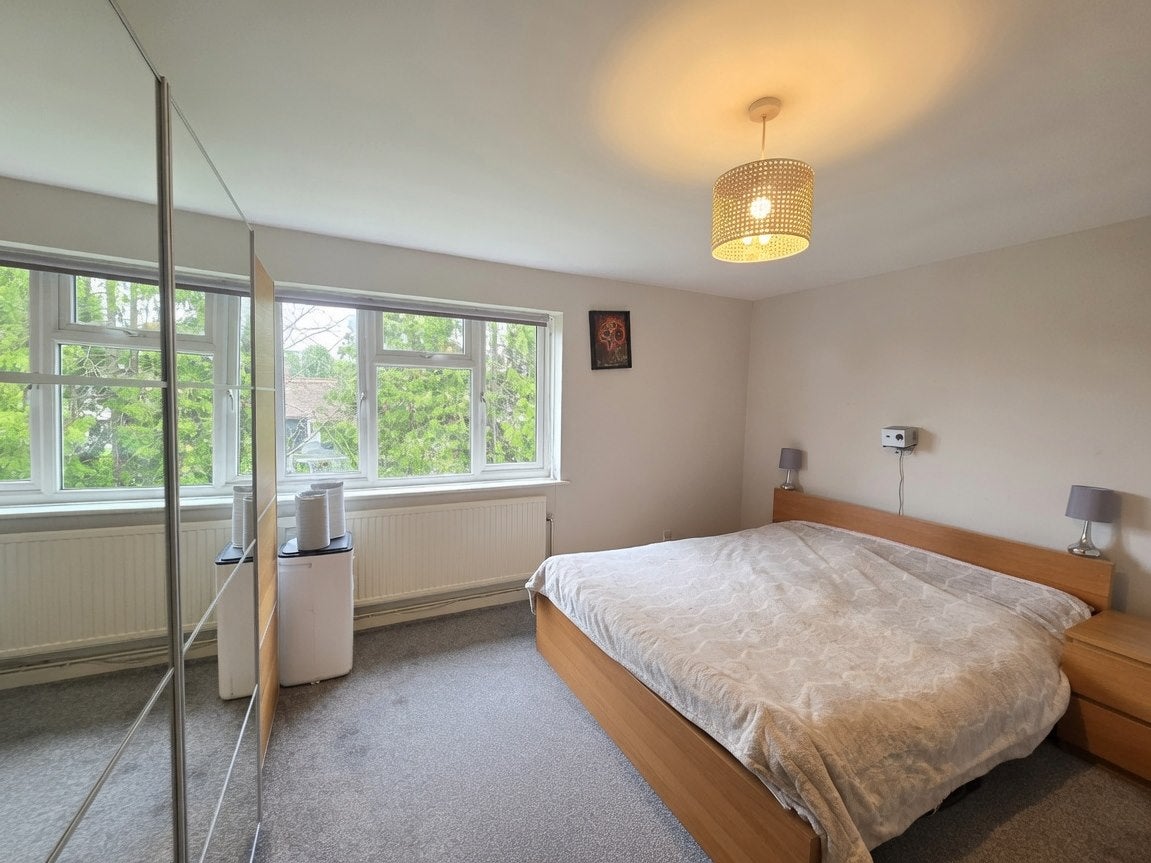 Flat Summer Grove in Hertsmere