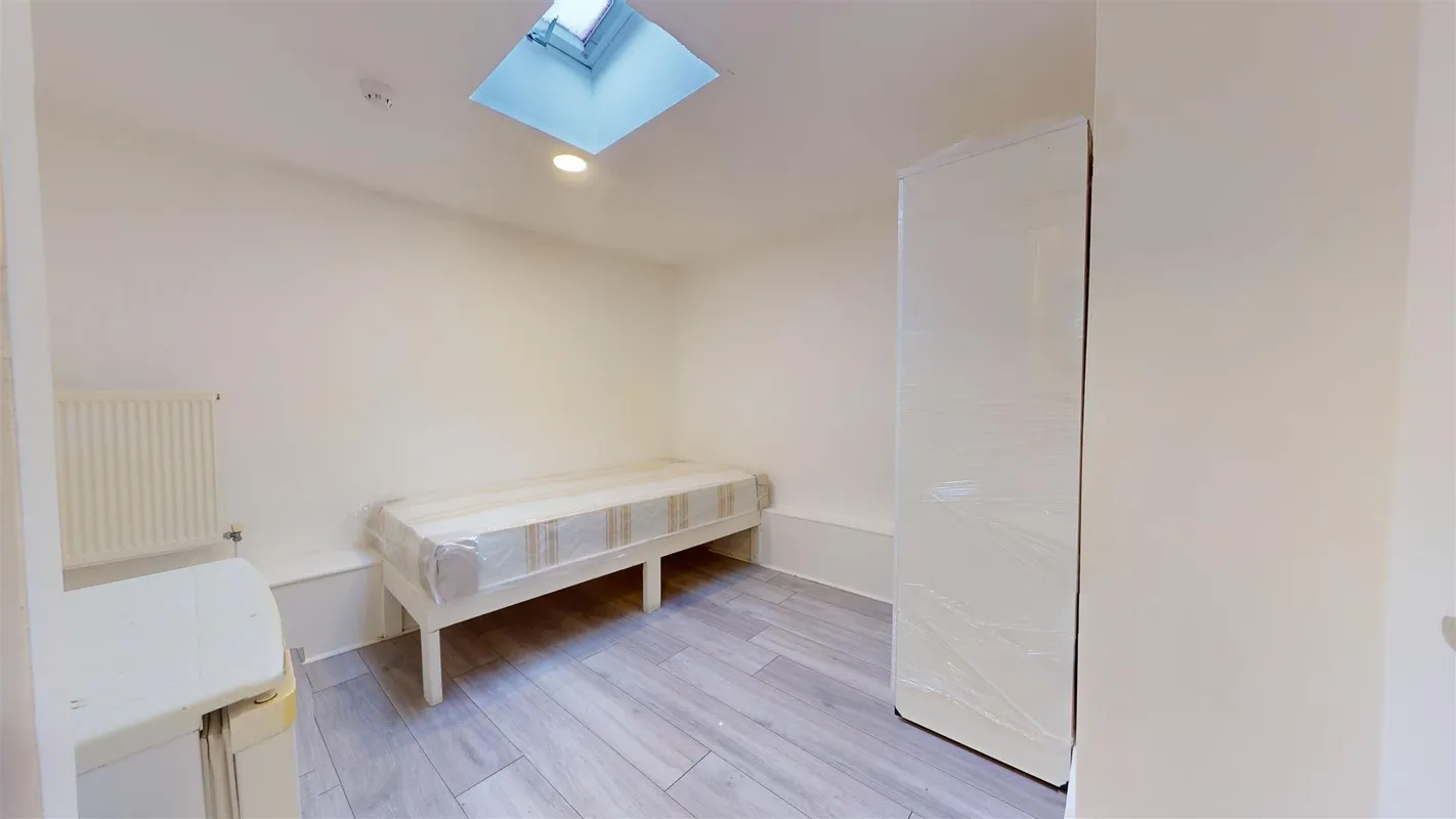 Room Harrow Road in Greater London