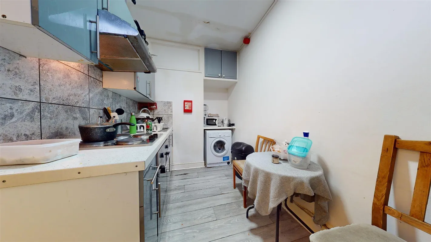 Room Harrow Road in Greater London
