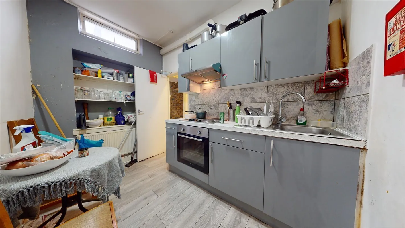 Room Harrow Road in Greater London