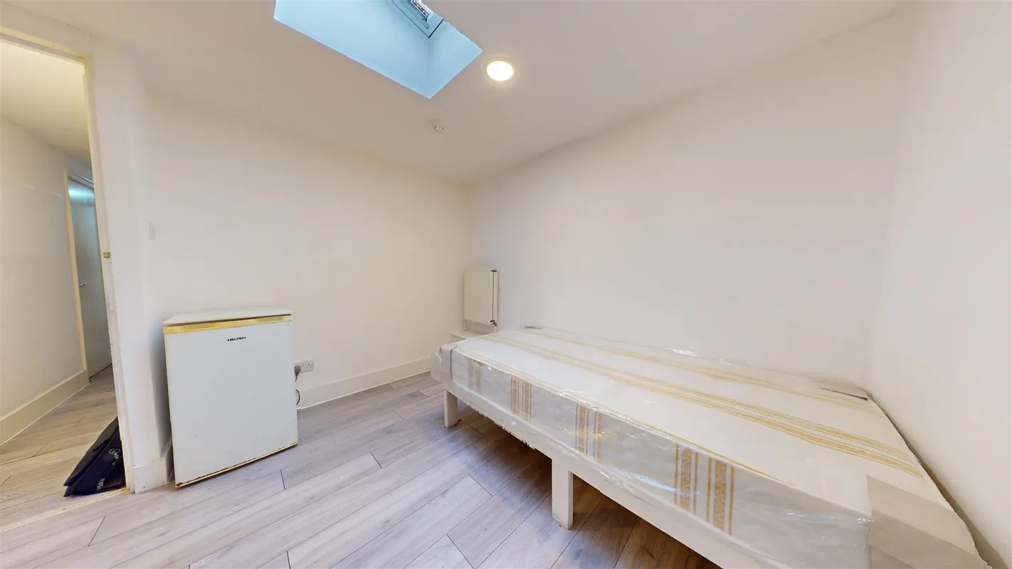 Room Harrow Road in Greater London