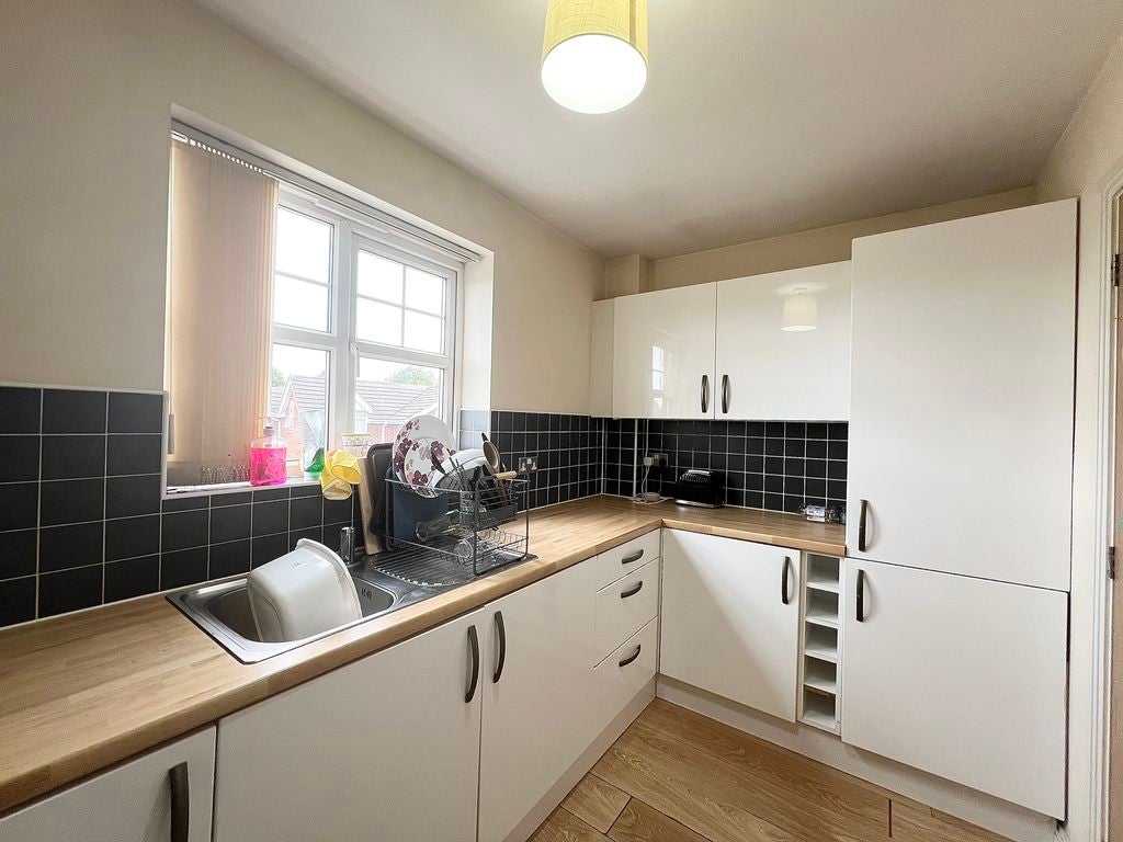 Flat Ellesmere Gardens in Salford