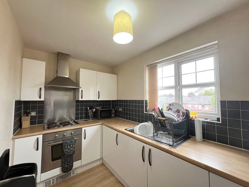 Flat Ellesmere Gardens in Salford