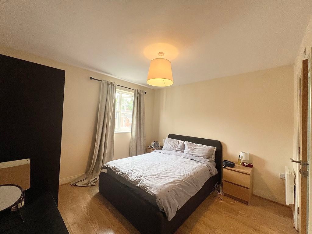 Flat Ellesmere Gardens in Salford