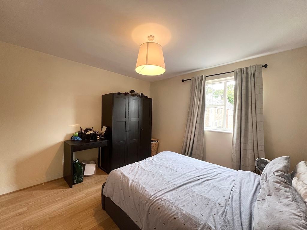 Flat Ellesmere Gardens in Salford