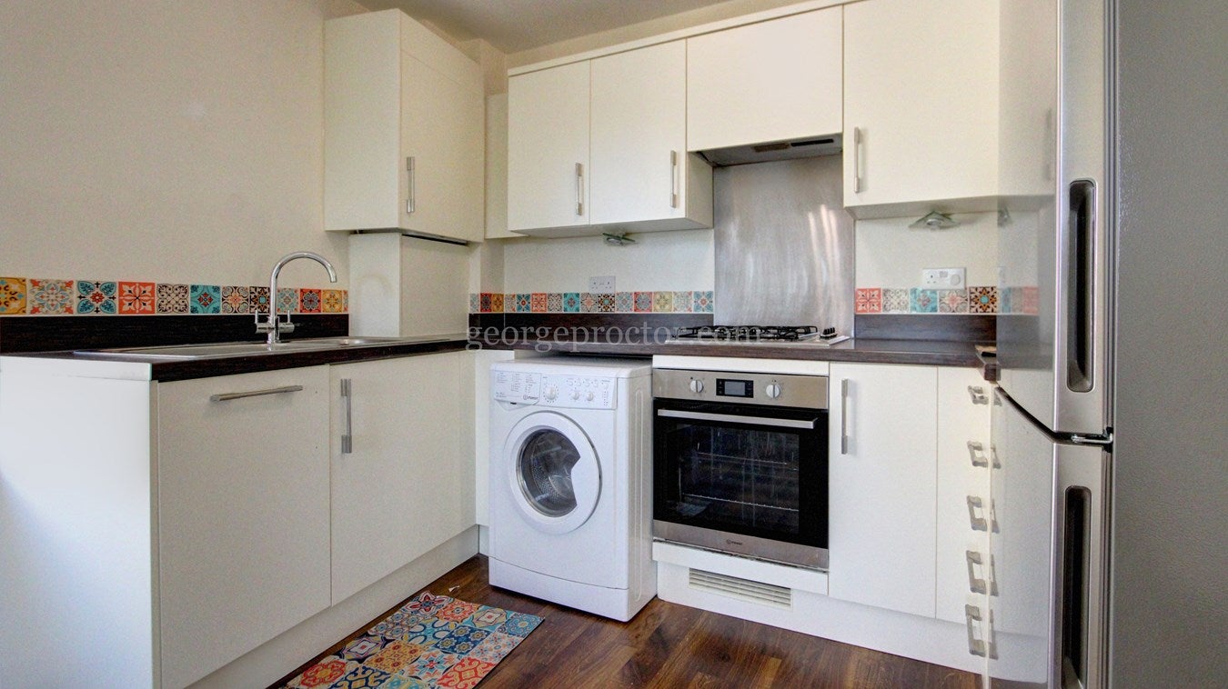 Flat Mackintosh Street in Greater London