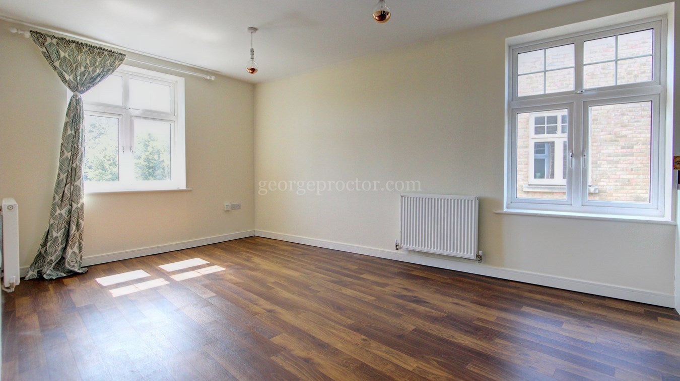 Flat Mackintosh Street in Greater London