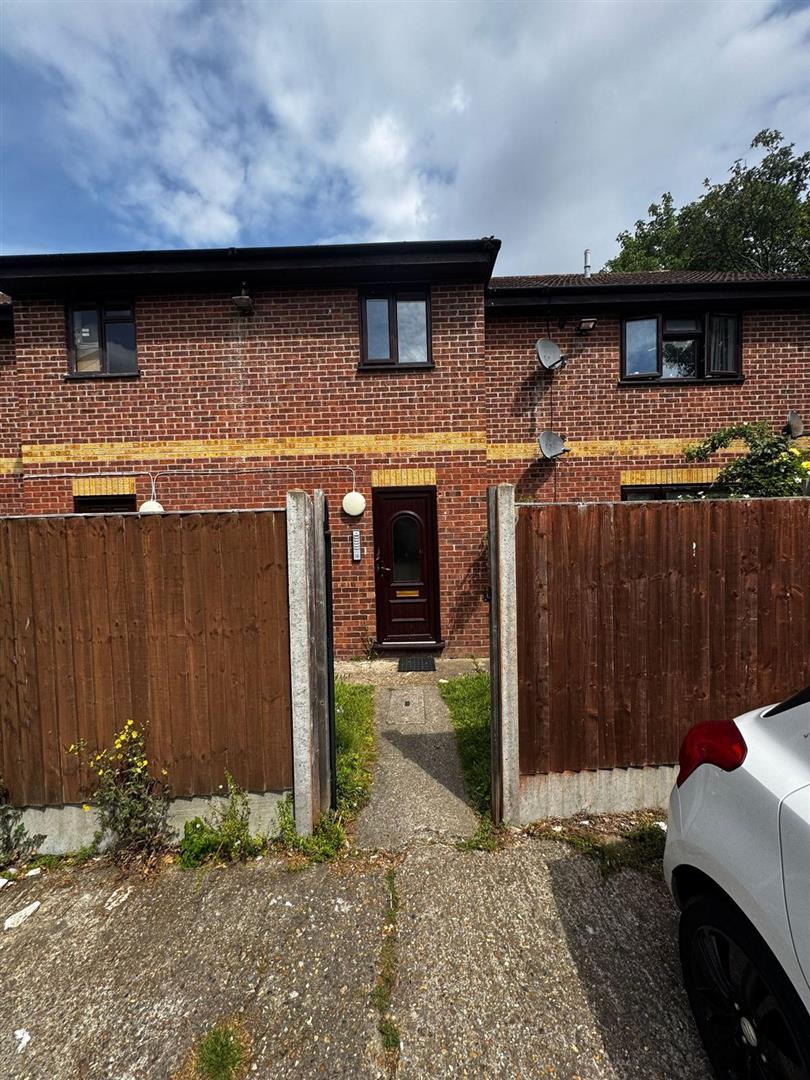 Flat Castleton Road in Greater London