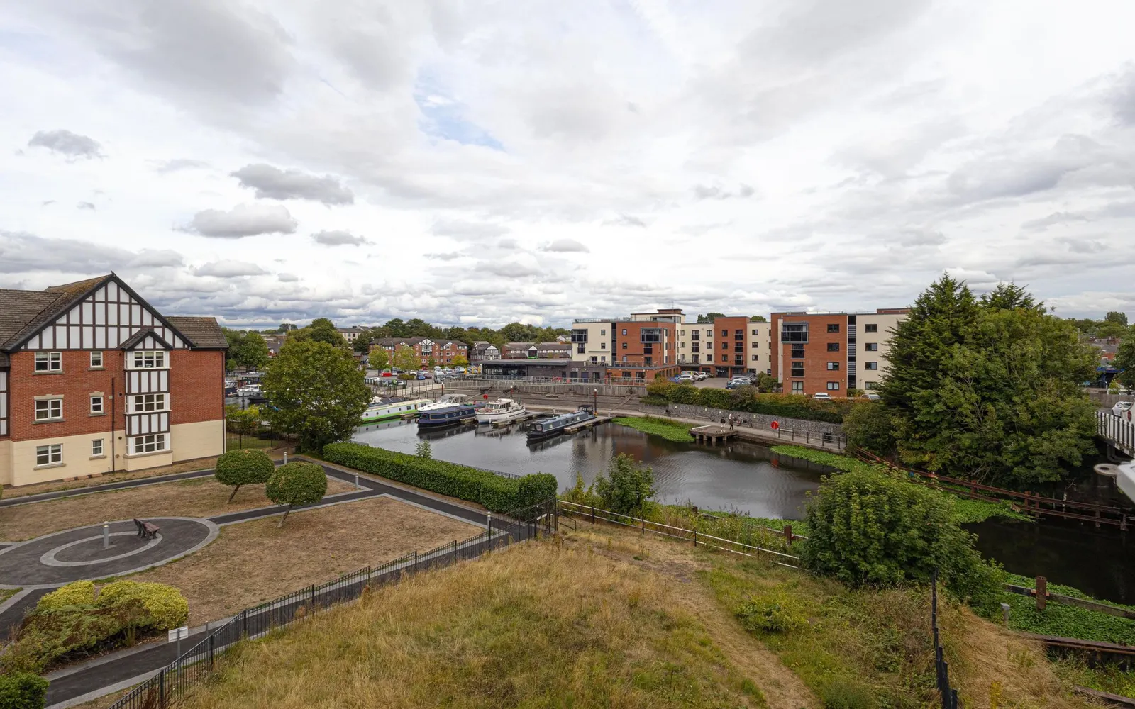Flat Freshwater View in Northwich