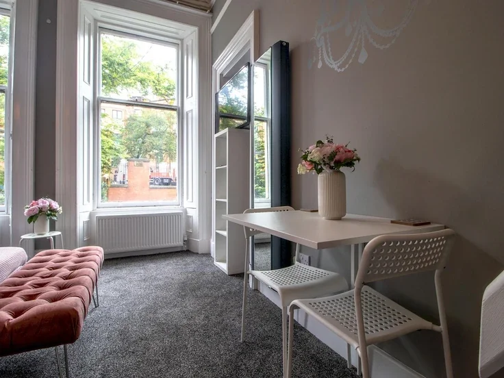 Flat Oakfield Avenue in Glasgow