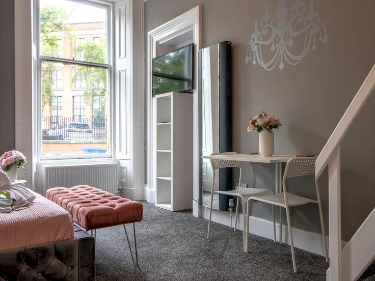 Flat Oakfield Avenue in Glasgow