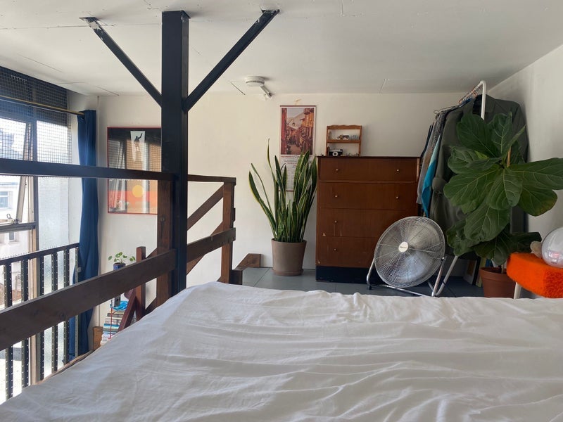 Room Barnabas Road in Greater London