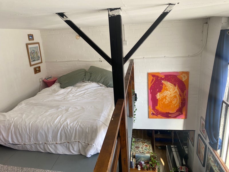 Room Barnabas Road in Greater London
