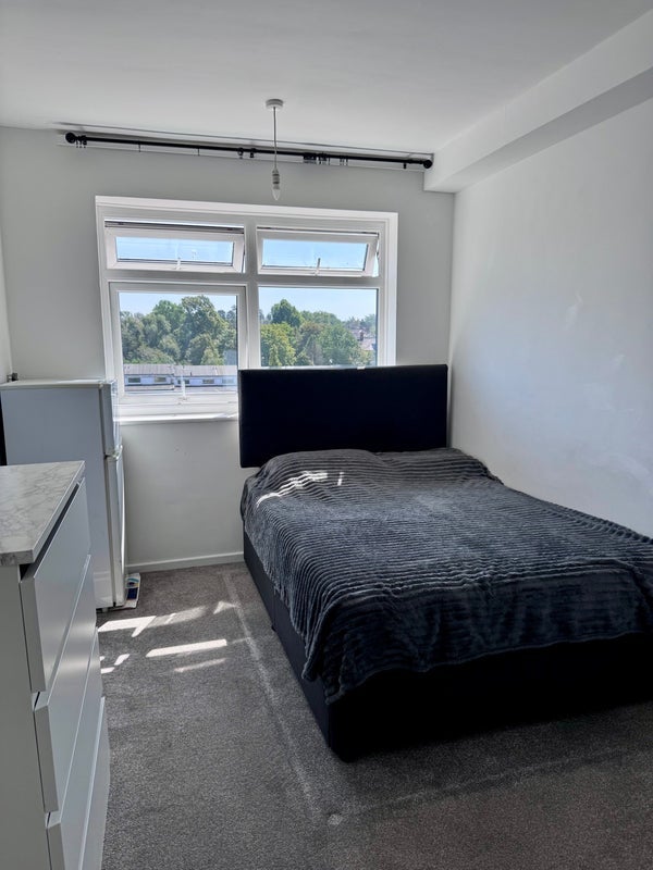 Room Westgate Road in Greater London