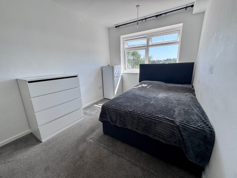 Room Westgate Road in Greater London