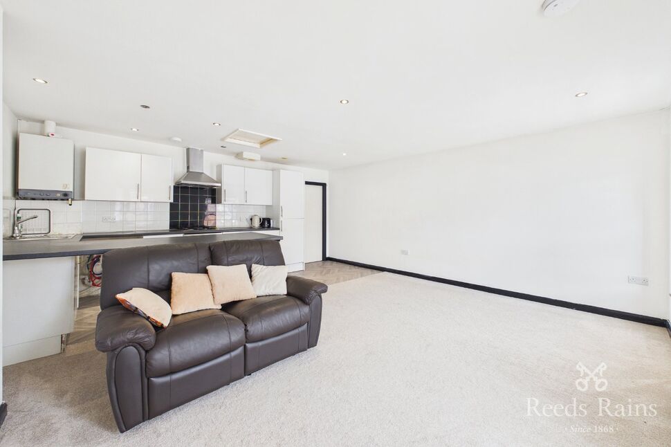 Flat Mersey Road in Widnes