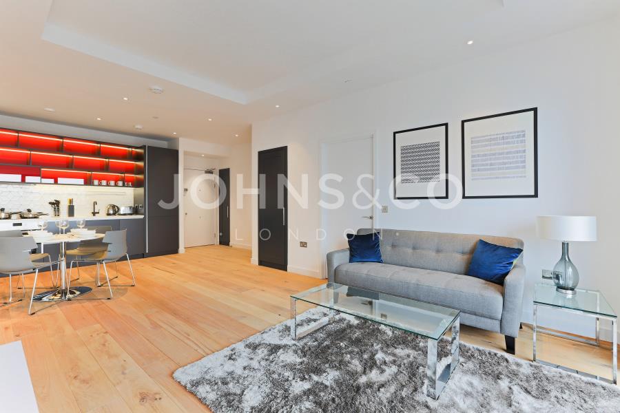 Flat Botanic Square in Greater London