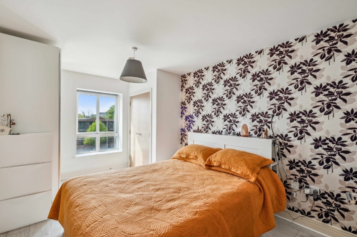 Flat Holford Way in Greater London