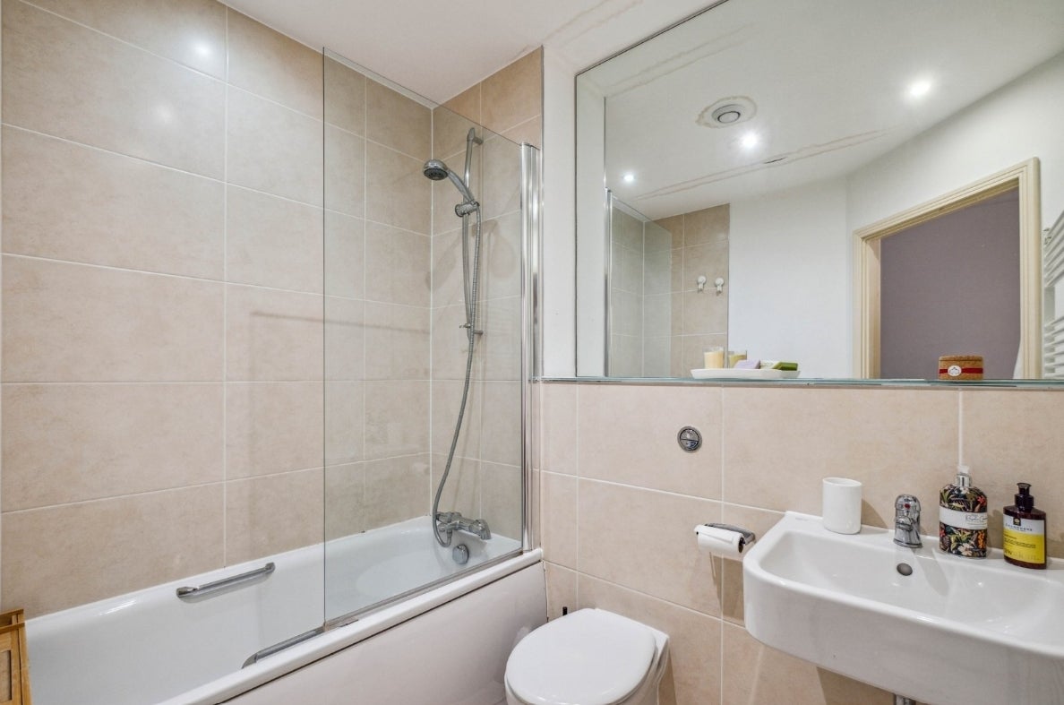Flat Holford Way in Greater London
