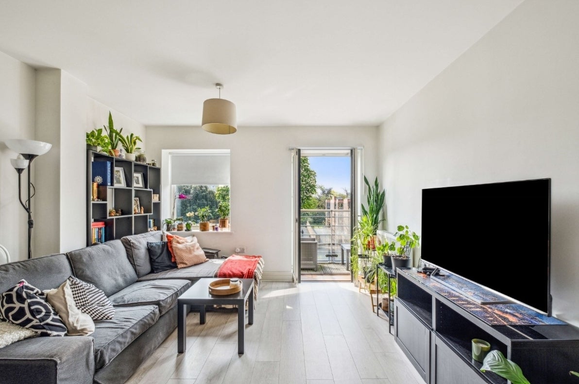 Flat Holford Way in Greater London