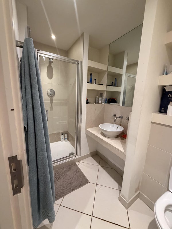Room Marsh Wall in Greater London