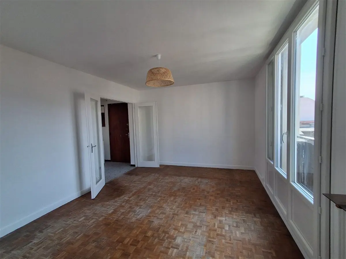 Flat Rue du 4 Août 1789 in Villeurbanne