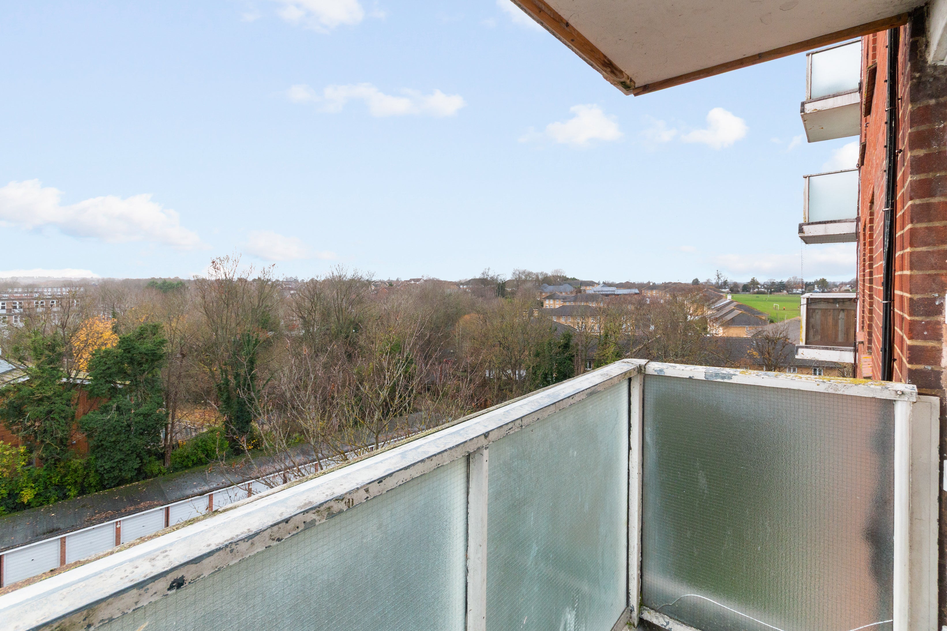 Flat Basinghall Gardens in Greater London