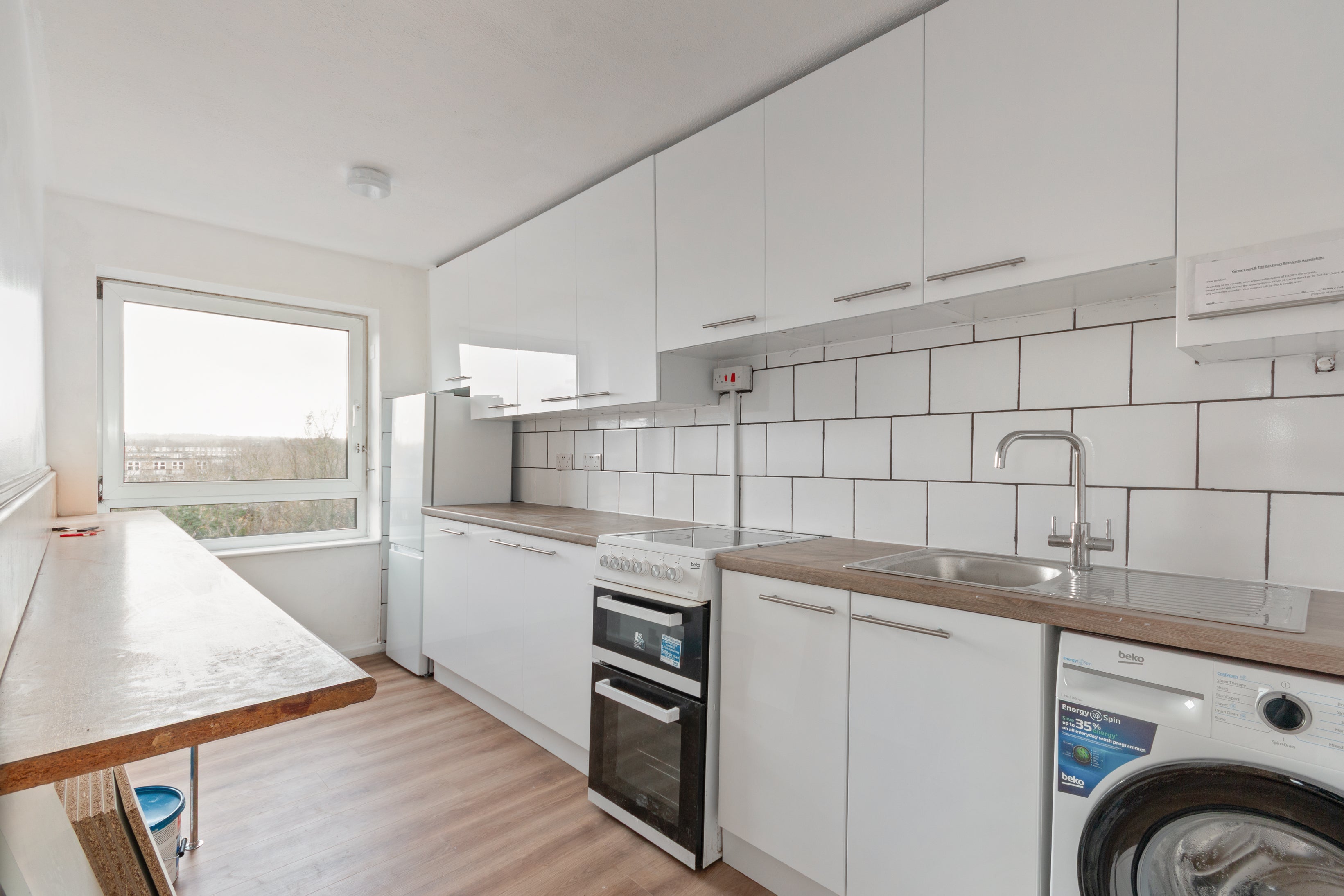 Flat Basinghall Gardens in Greater London