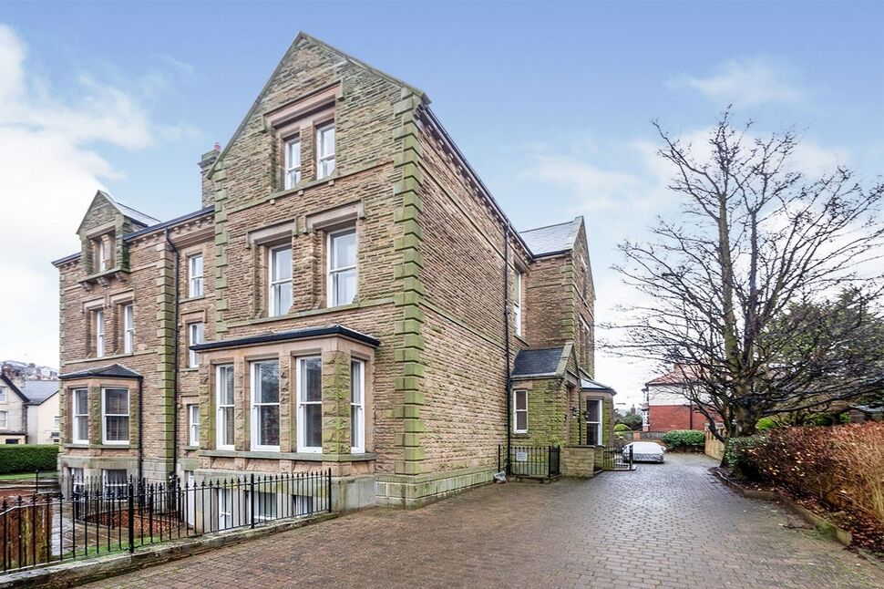 Flat Westbourne Grove in Scarborough