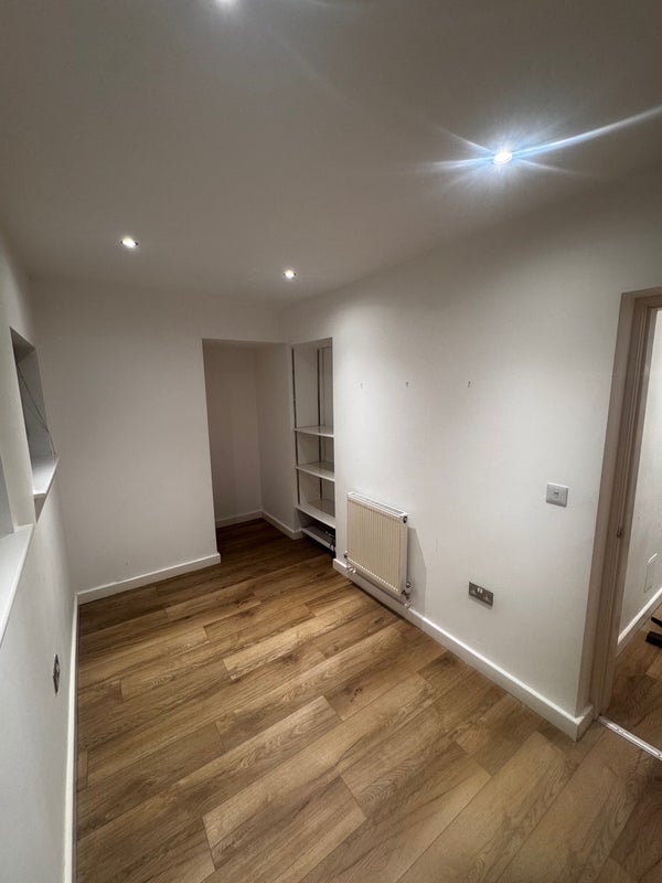 Flat Hound Road in Rushcliffe