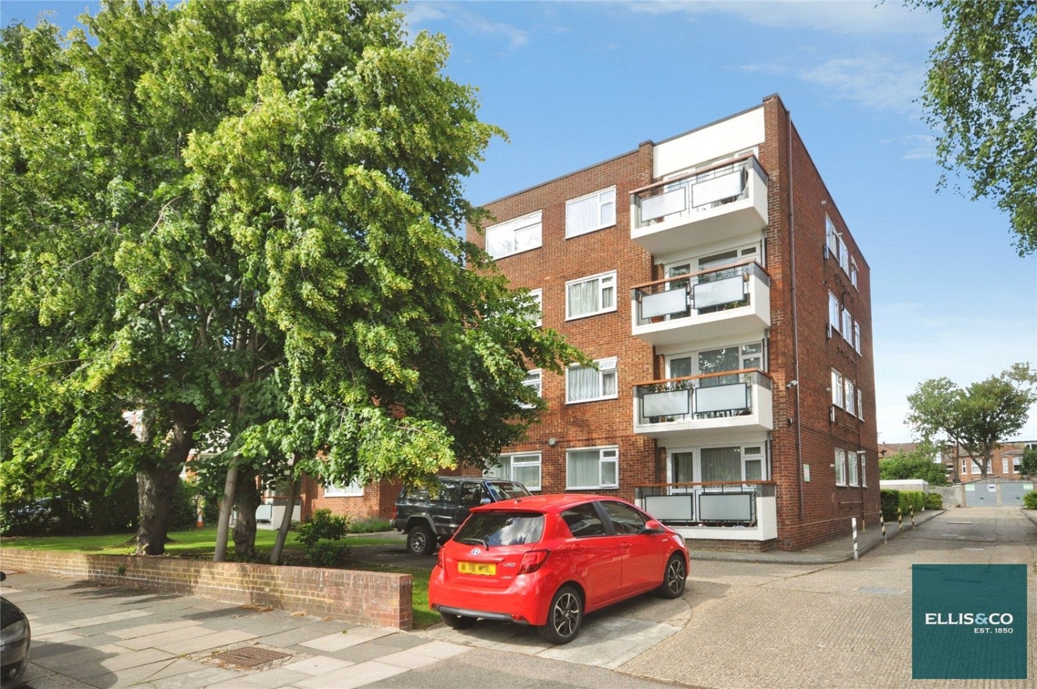 Flat Holder Close in Greater London