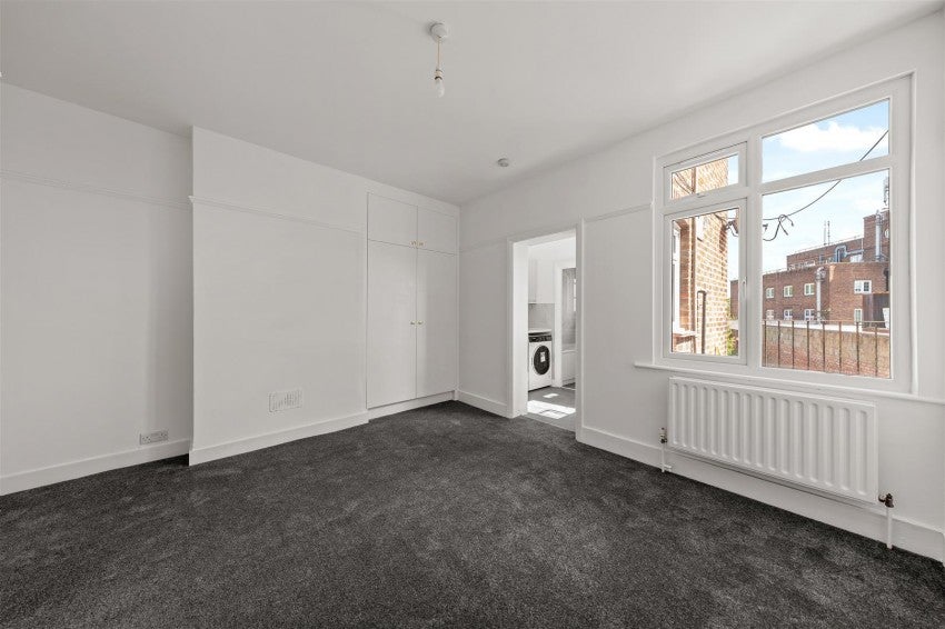 Flat Central Road in Greater London