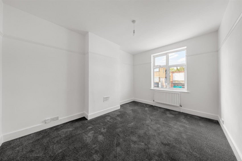 Flat Central Road in Greater London