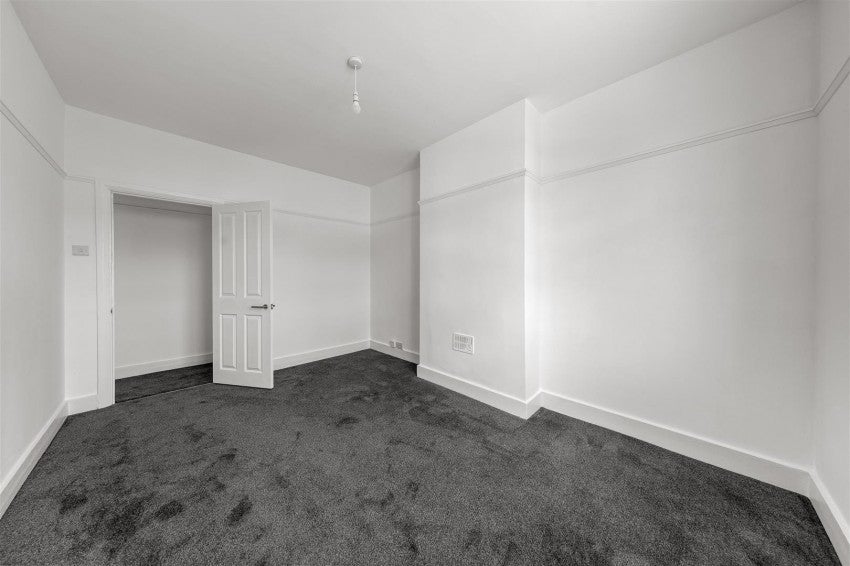 Flat Central Road in Greater London