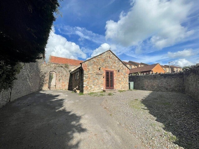House Manor Court in Easton