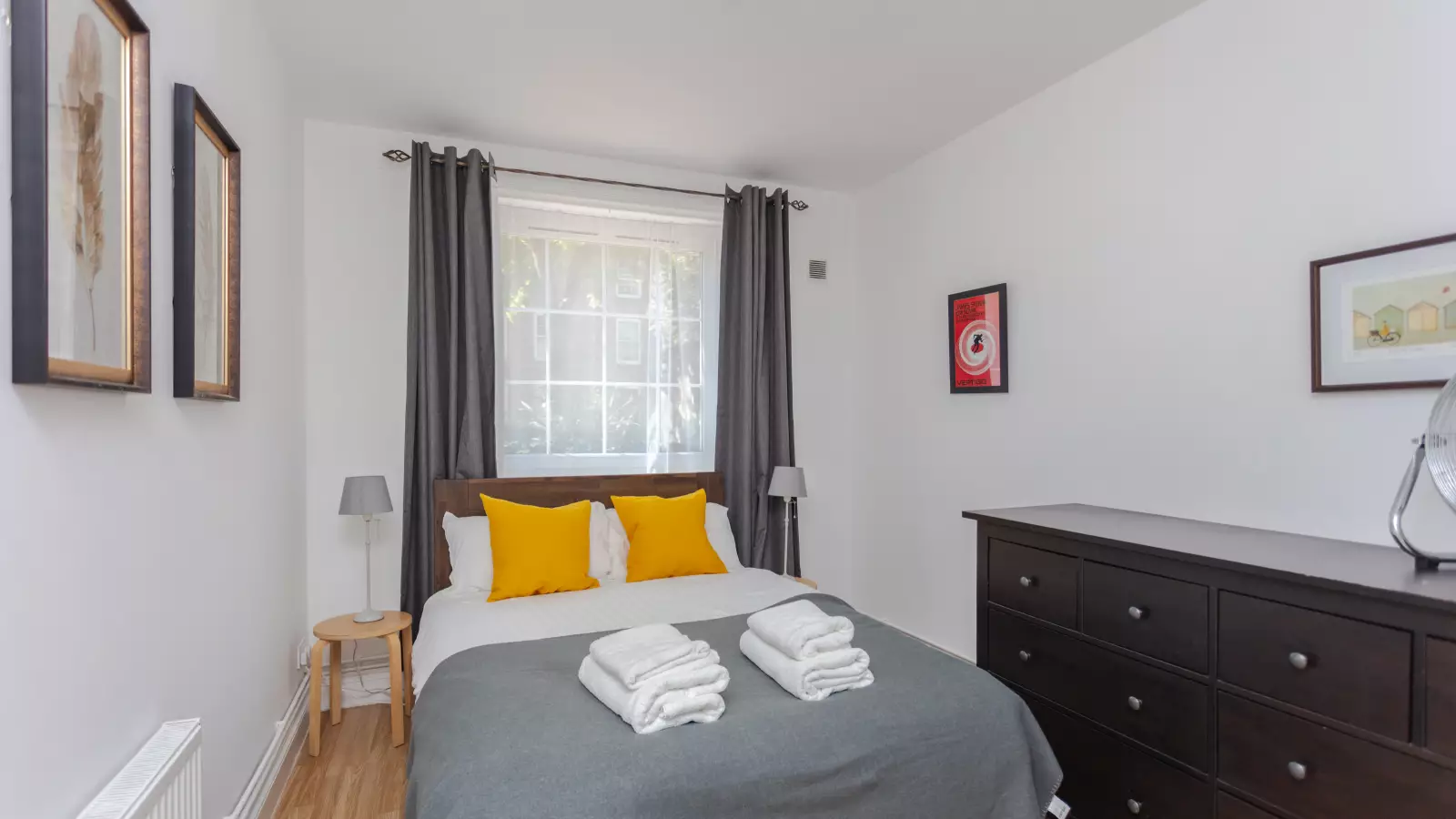 Flat Long Lane in Greater London