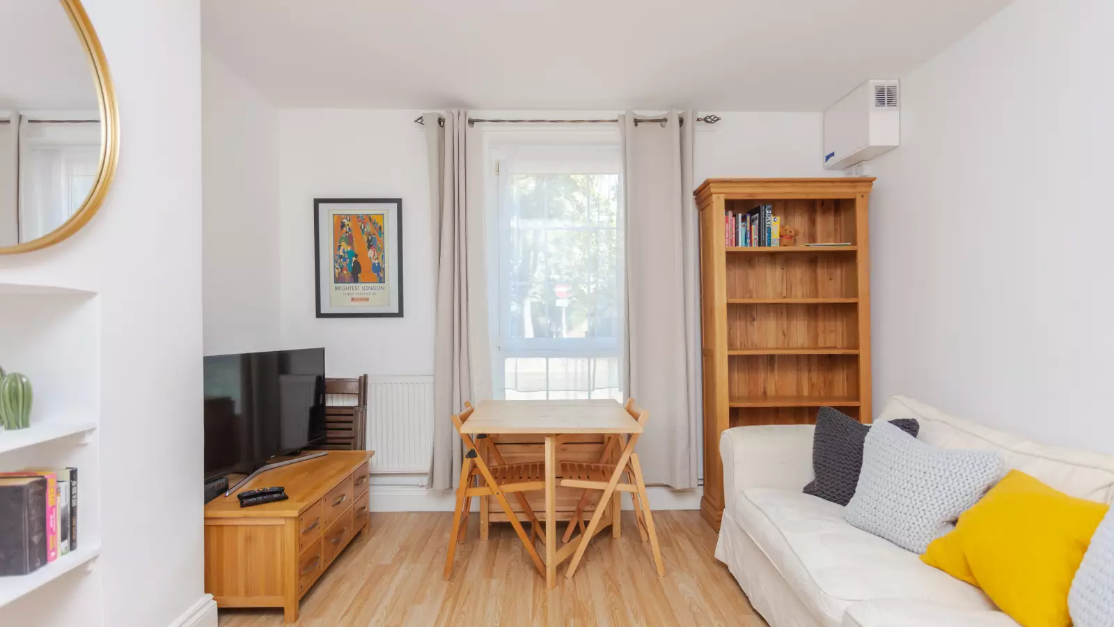 Flat Long Lane in Greater London