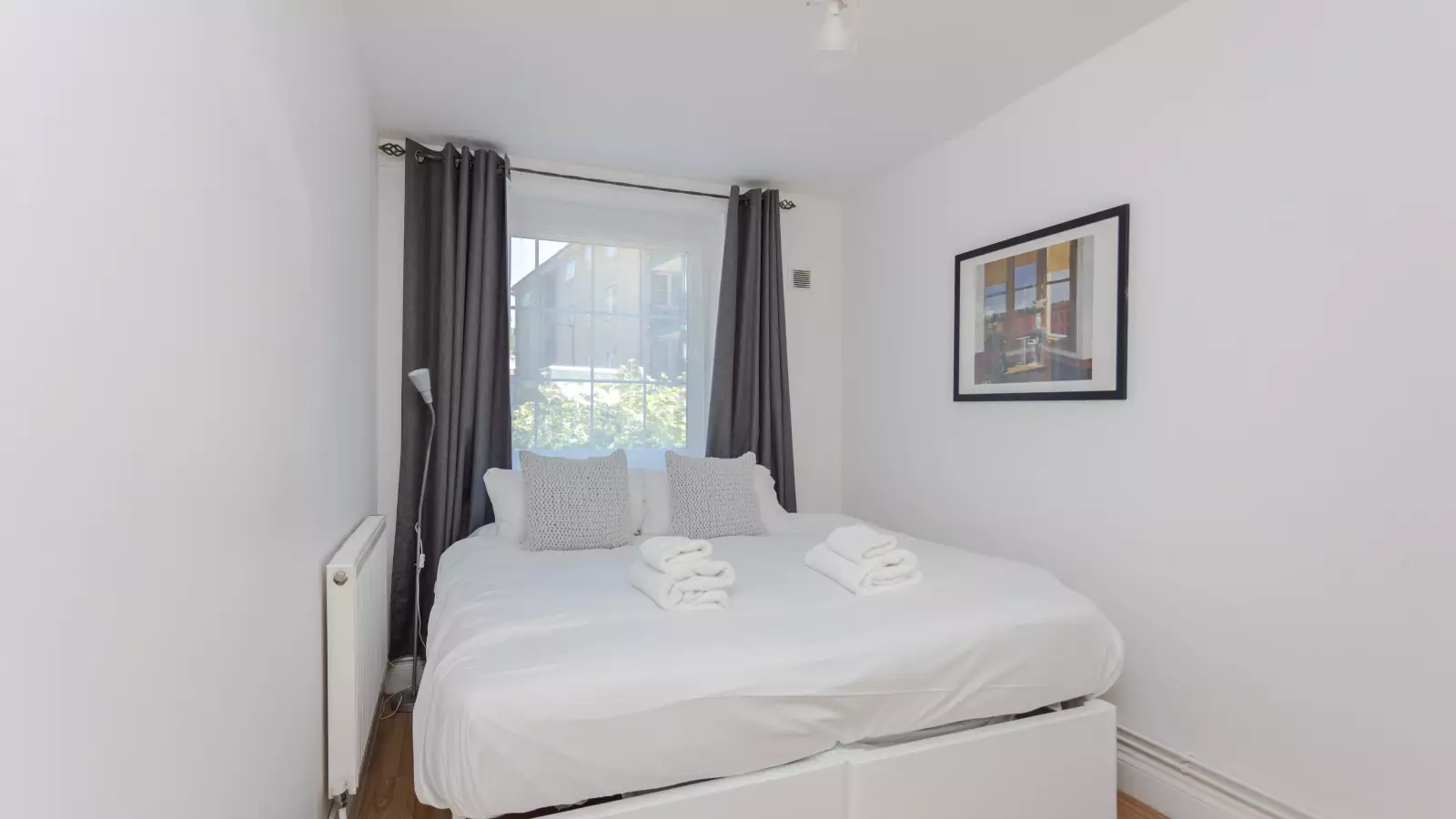Flat Long Lane in Greater London