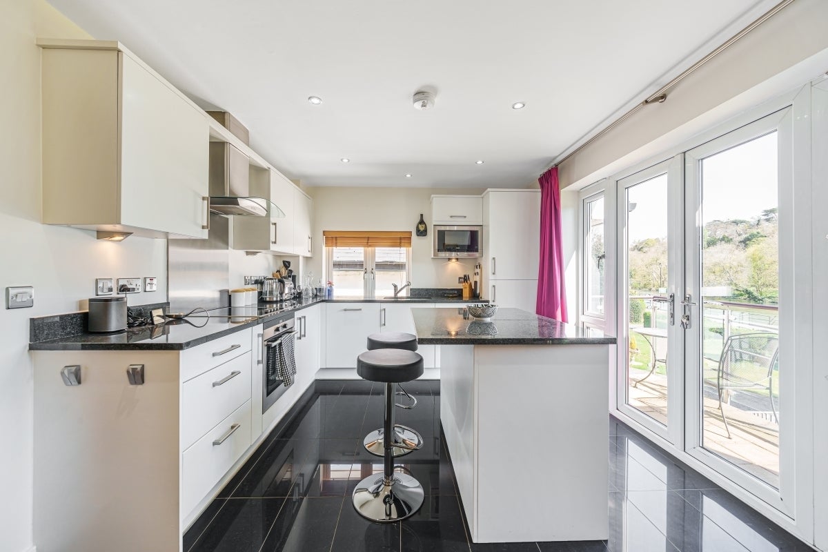 Flat Longworth Drive in Maidenhead