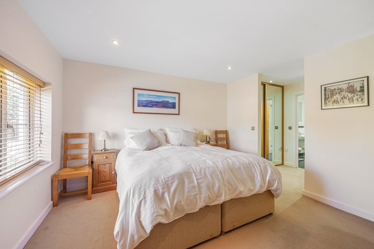 Flat Longworth Drive in Maidenhead