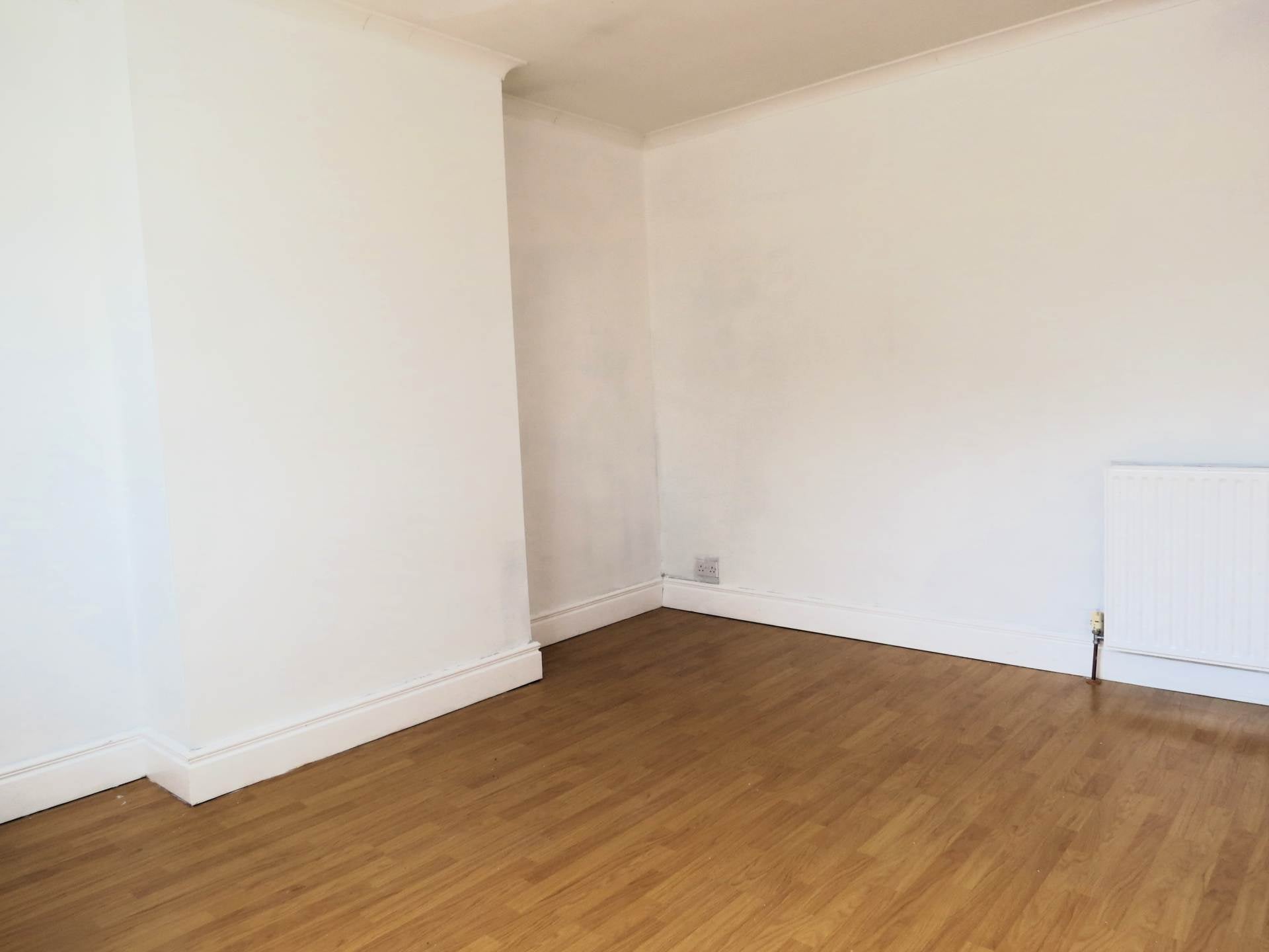 Flat Two Ball Lonnen in Newcastle upon Tyne