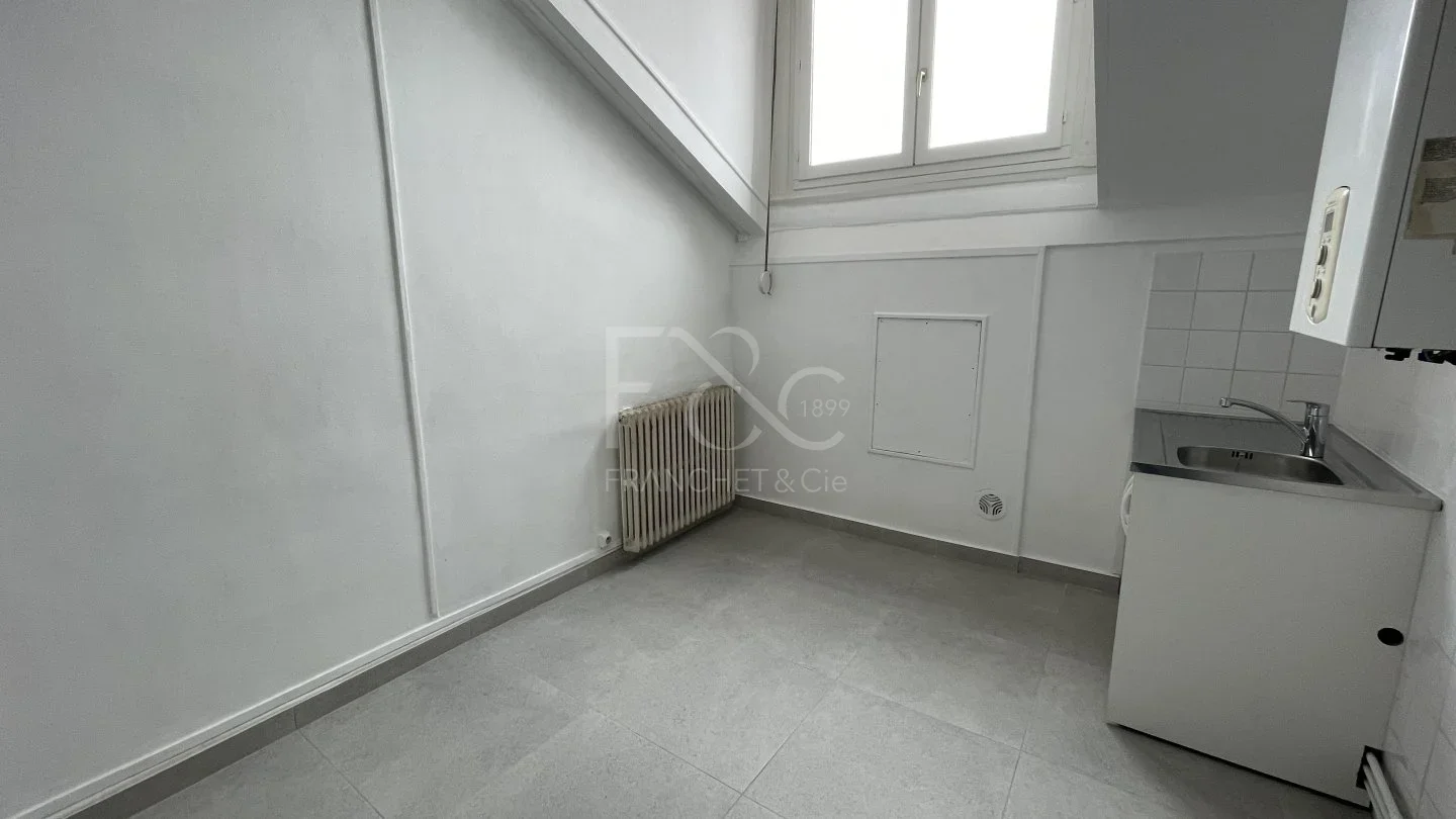 Flat Avenue Berthelot in Lyon
